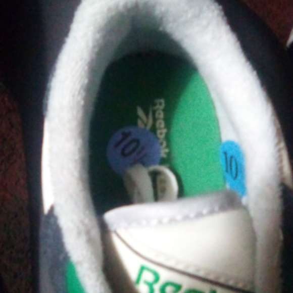 Reebok - Picture 3 of 4